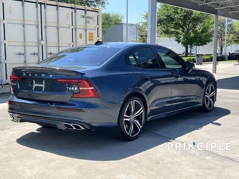 Used 2020 Volvo S60 T6 R-Design image 11