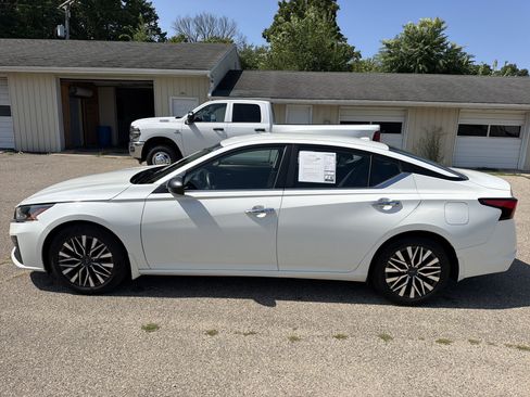 Used 2024 Nissan Altima 2.5 SV FWD image 8