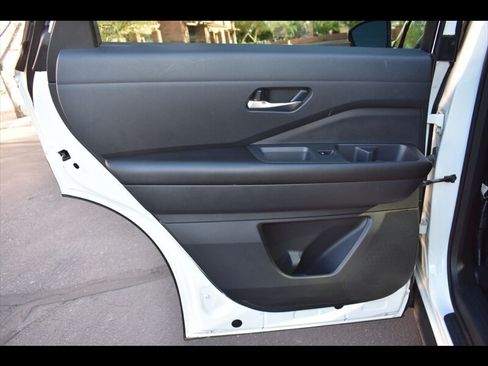 Used 2022 Nissan Pathfinder SV w/ SV Premium Package FWD image 22