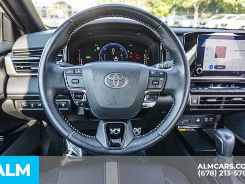 Used 2025 Toyota Camry SE image 28