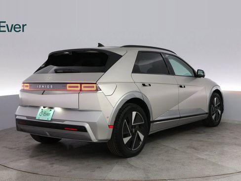 Used 2025 Hyundai Ioniq 5 Limited image 12