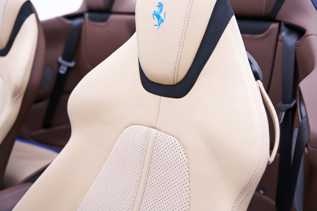 Used 2025 Ferrari Roma Spider RWD image 61