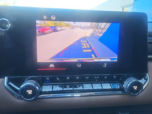 Used 2023 GMC Canyon AT4 w/ AT4 Premium Package image 10