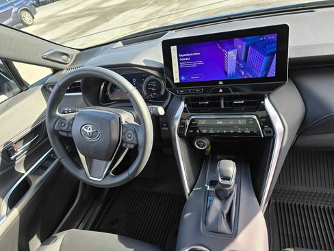 Used 2024 Toyota Venza Limited image 10