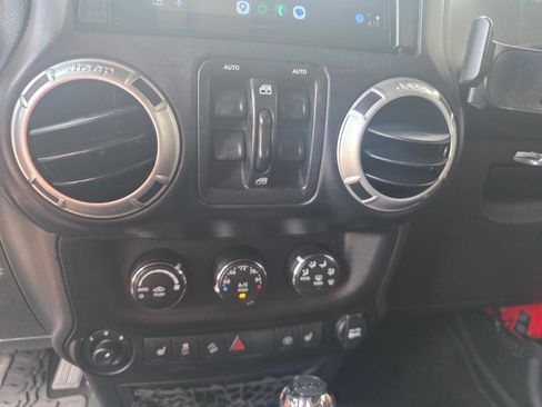 Used 2016 Jeep Wrangler Unlimited Rubicon AWD/4WD image 36