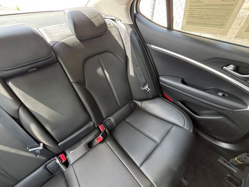 Used 2025 Genesis G70 2.5T image 37