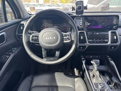 Used 2022 Kia Sorento EX w/ Panoramic Sunroof Package image 30