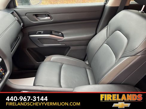 Used 2024 Nissan Pathfinder SL image 12