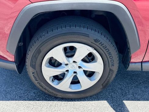 Used 2019 Toyota RAV4 LE AWD/4WD image 16