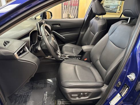 Used 2023 Toyota Corolla Cross XLE w/ Convenience Package image 42