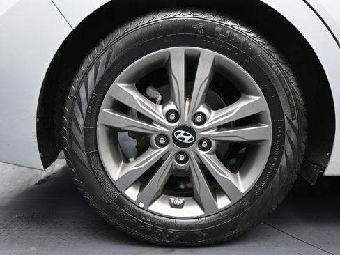 Used 2018 Hyundai Elantra SEL image 13