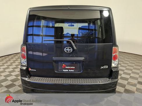 Used 2005 Scion xB FWD image 5