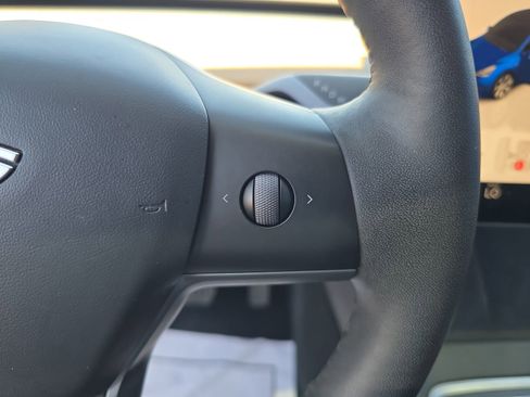 Used 2022 Tesla Model Y Long Range AWD/4WD image 24