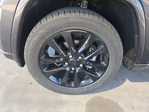 Used 2017 Jeep Grand Cherokee Altitude RWD image 11