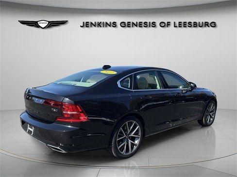 Used 2017 Volvo S90 T6 Momentum w/ Vision Package image 11