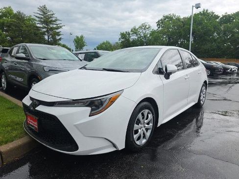 Used 2021 Toyota Corolla LE w/ Carpet Mat Package (TMS) FWD image 1