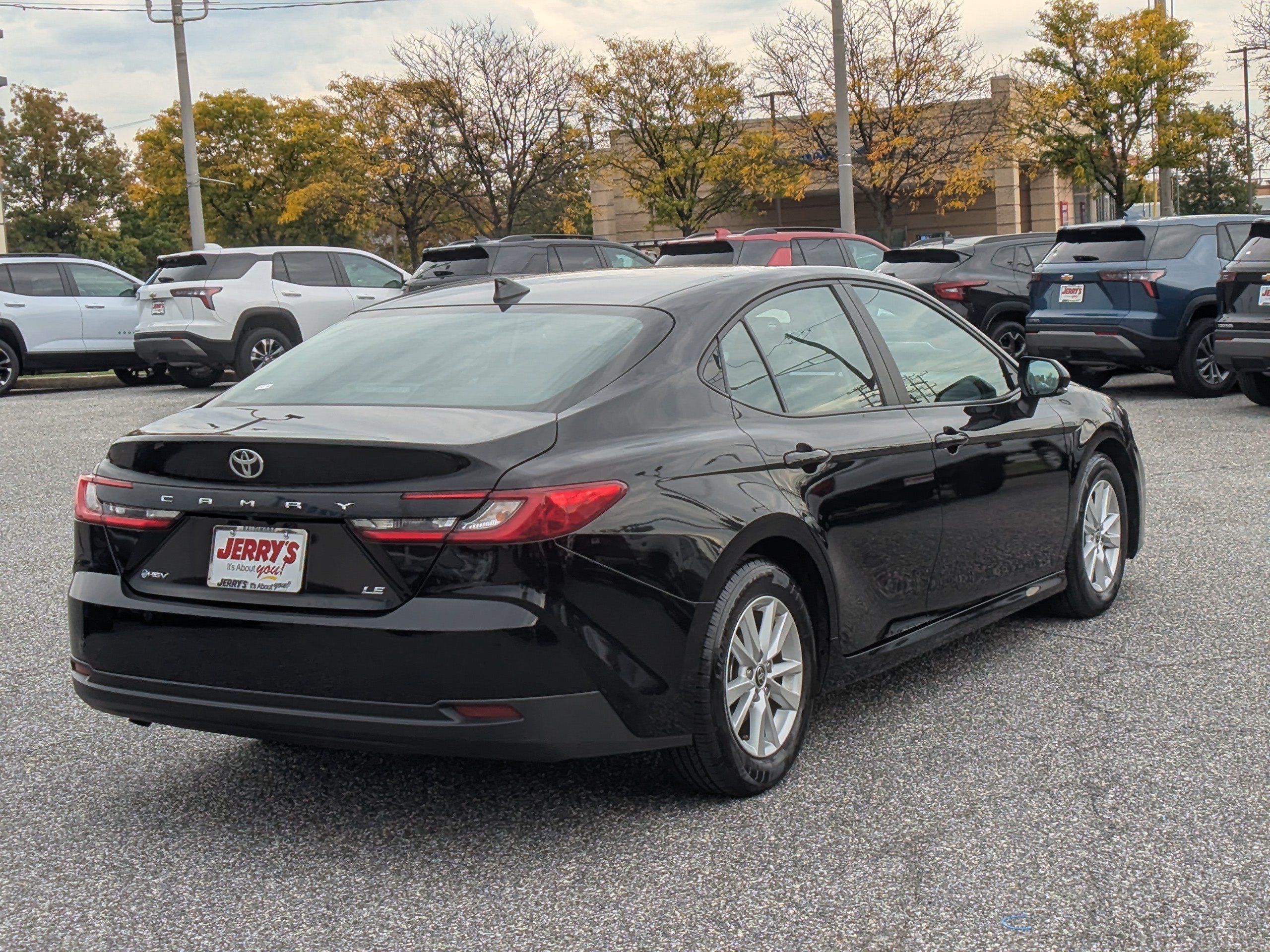 Used 2025 Toyota Camry LE FWD image 9