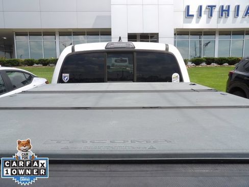 Used 2016 Toyota Tacoma Limited w/ Towing Package RWD image 14