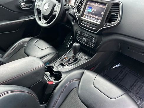 Used 2019 Jeep Cherokee Trailhawk image 19