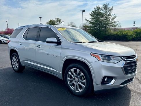 Used 2019 Chevrolet Traverse Premier w/ Driver Confidence II Package FWD image 9
