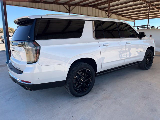 Used 2025 Chevrolet Suburban Premier AWD/4WD image 4