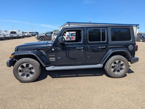 Used 2018 Jeep Wrangler Unlimited Sahara w/ Uconnect 4C Nav & Sound Group AWD/4WD image 12
