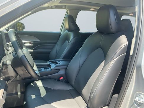 Certified 2025 Toyota Grand Highlander AWD image 11