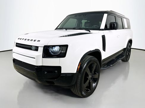 Used 2025 Land Rover Defender 130 X-Dynamic SE AWD/4WD image 1