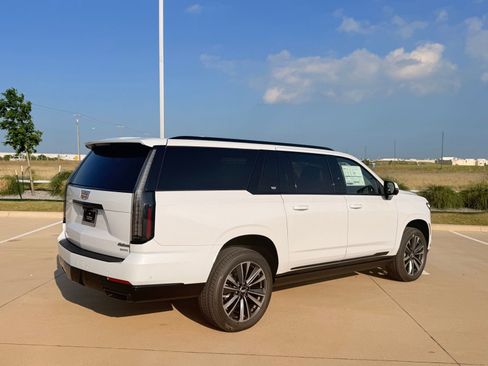 New 2026 Cadillac Escalade ESV Sport AWD/4WD image 2