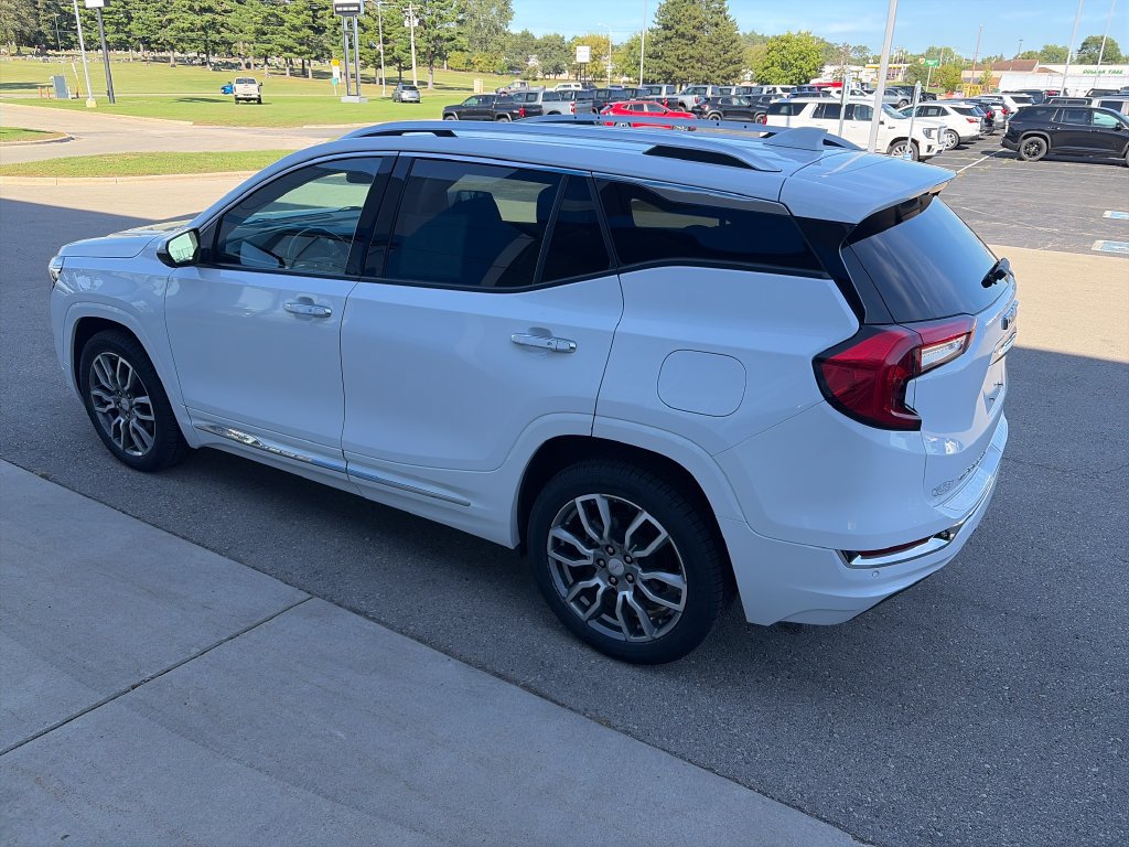 Used 2023 GMC Terrain Denali w/ Denali Premium Package AWD/4WD image 6