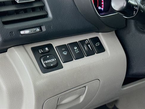 Used 2013 Toyota Highlander Limited image 16