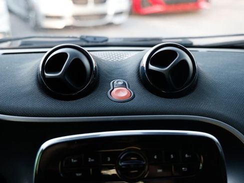 Used 2016 smart fortwo passion image 29