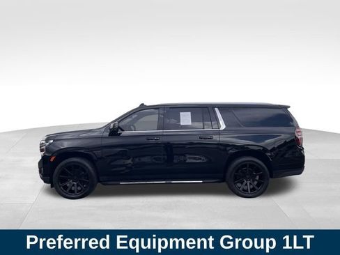 Used 2022 Chevrolet Suburban LT w/ Luxury Package AWD/4WD image 2