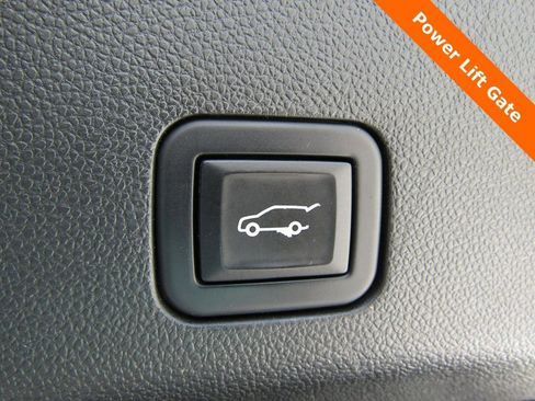 Used 2023 GMC Yukon XL Denali image 24