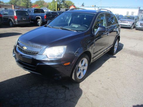 Used 2014 Chevrolet Captiva Sport LT FWD image 3