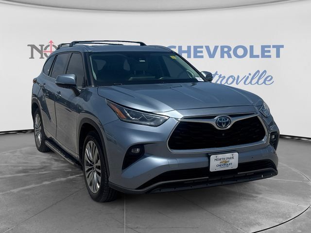 Used 2022 Toyota Highlander Platinum FWD image 1
