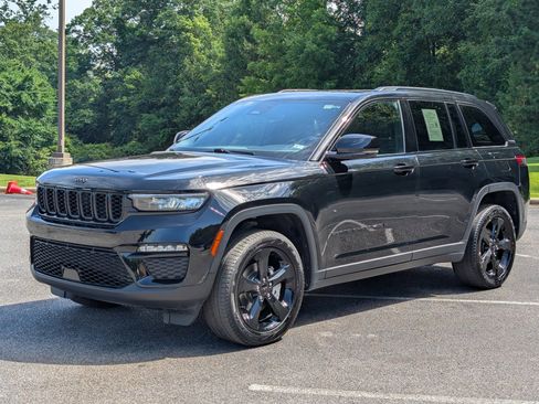 Used 2024 Jeep Grand Cherokee Limited w/ Black Appearance Package RWD image 5