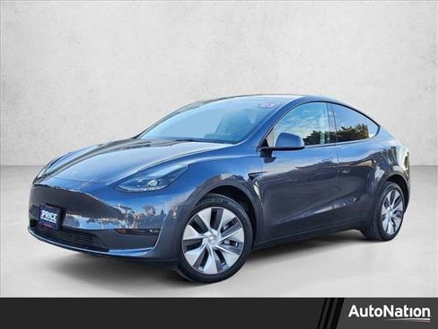 Used 2023 Tesla Model Y Long Range image 1