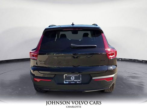New 2026 Volvo XC40 B5 Core w/ Climate Package image 3