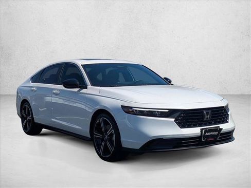 Used 2025 Honda Accord Sport image 3