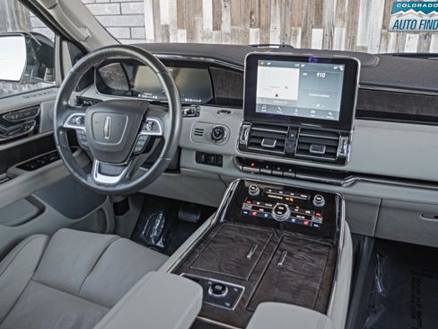 Used 2019 Lincoln Navigator Reserve image 16