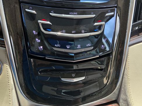Used 2015 Cadillac Escalade Luxury AWD/4WD image 32