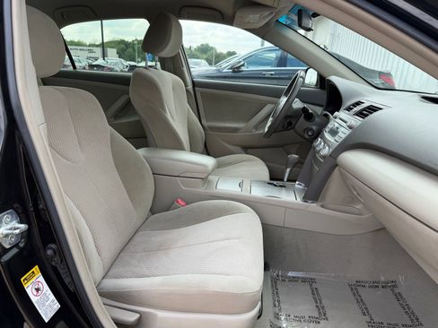 Used 2011 Toyota Camry LE image 23