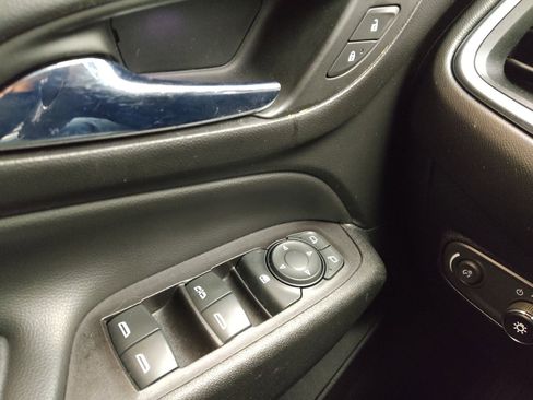 Used 2019 Chevrolet Equinox LT w/ Driver Convenience Package image 27