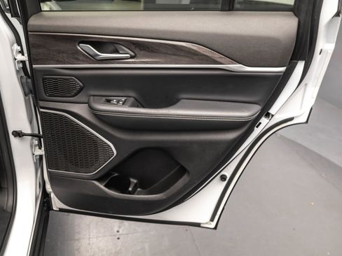 Used 2022 Jeep Grand Cherokee Limited 4xe image 38