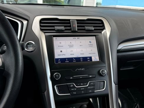 Used 2019 Ford Fusion SE FWD image 33