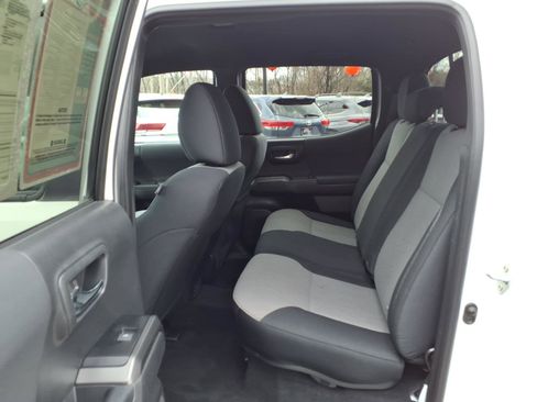 Certified 2023 Toyota Tacoma TRD Off-Road AWD/4WD image 14