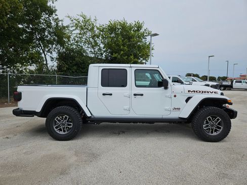 New 2025 Jeep Gladiator Mojave image 2
