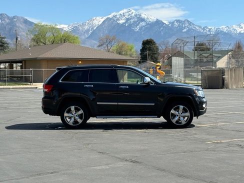 Used 2013 Jeep Grand Cherokee Overland Summit image 4
