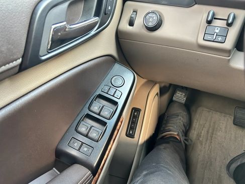 Used 2015 Chevrolet Tahoe LTZ RWD image 22